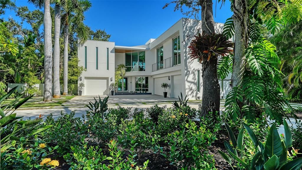 Active With Contract: $6,000,000 (4 beds, 3 baths, 3446 Square Feet)