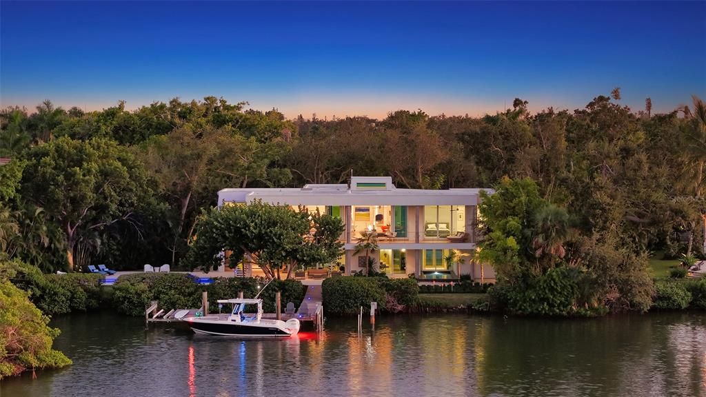 Active With Contract: $6,000,000 (4 beds, 3 baths, 3446 Square Feet)