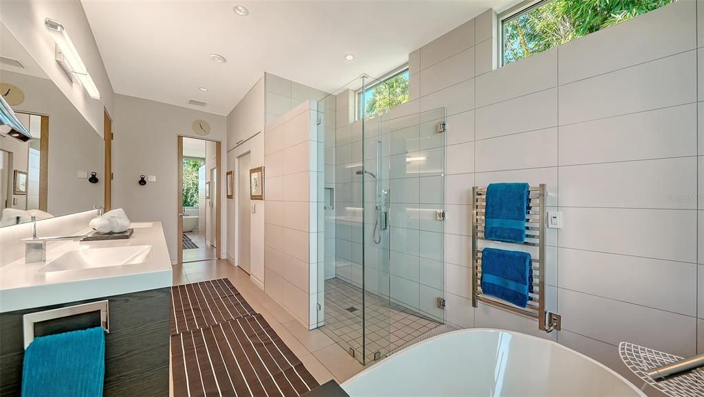 Active With Contract: $6,000,000 (4 beds, 3 baths, 3446 Square Feet)