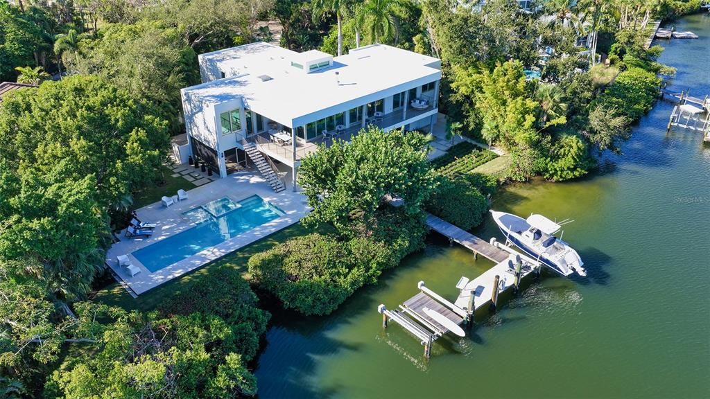 Active With Contract: $6,000,000 (4 beds, 3 baths, 3446 Square Feet)