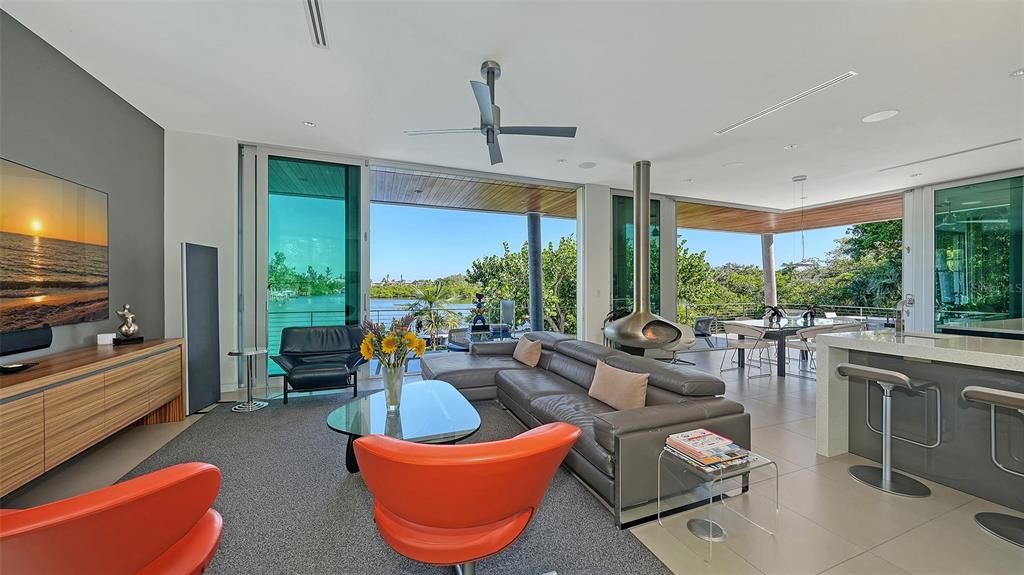 Active With Contract: $6,000,000 (4 beds, 3 baths, 3446 Square Feet)