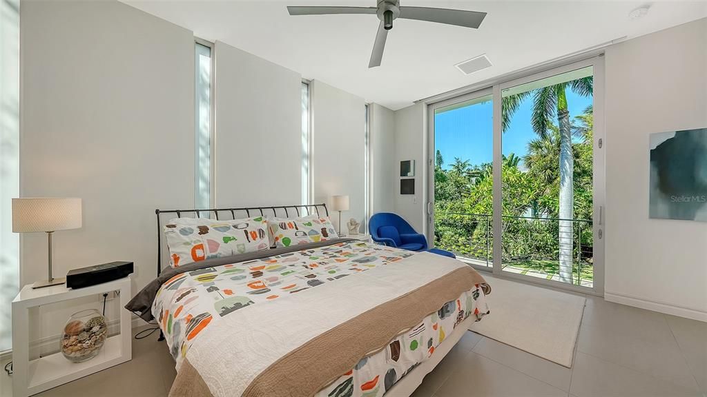 Active With Contract: $6,000,000 (4 beds, 3 baths, 3446 Square Feet)