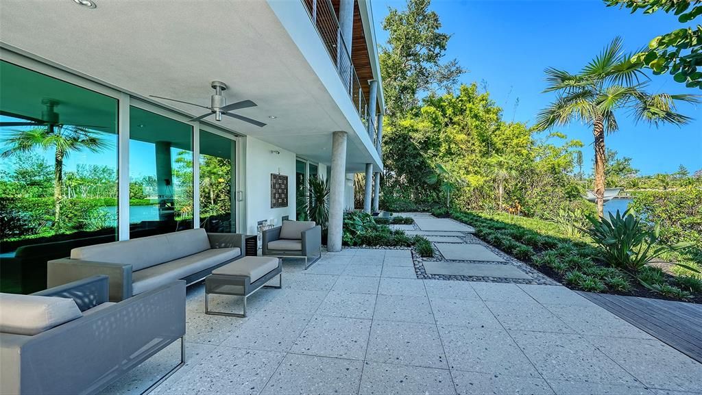 Active With Contract: $6,000,000 (4 beds, 3 baths, 3446 Square Feet)