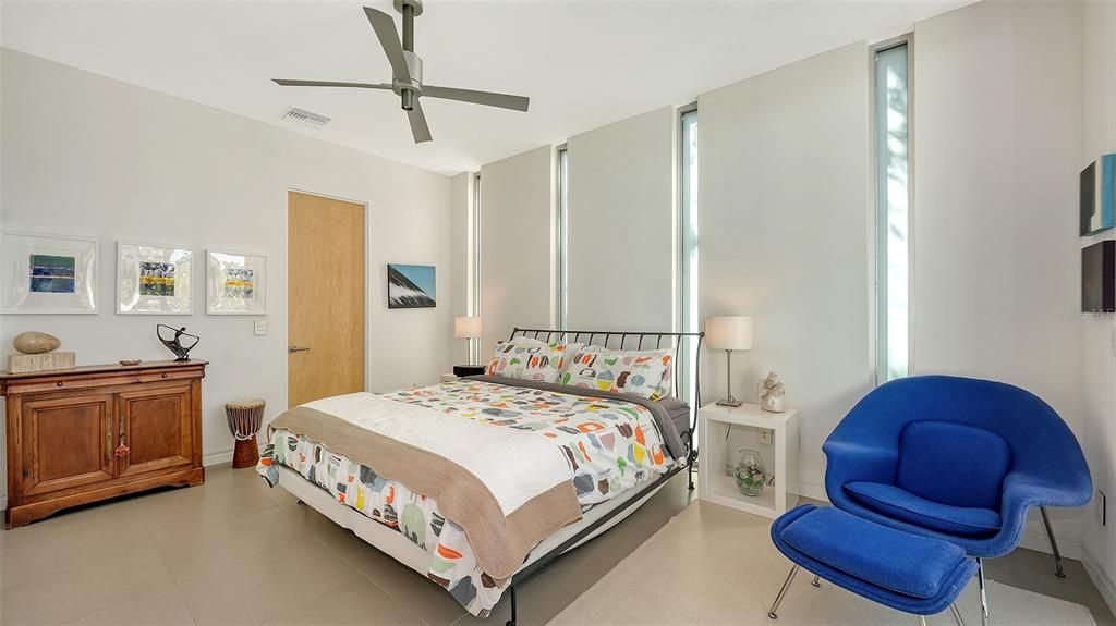 Active With Contract: $6,000,000 (4 beds, 3 baths, 3446 Square Feet)