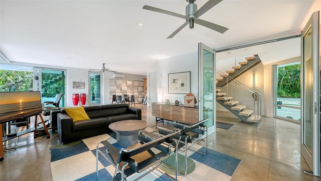 Active With Contract: $6,000,000 (4 beds, 3 baths, 3446 Square Feet)