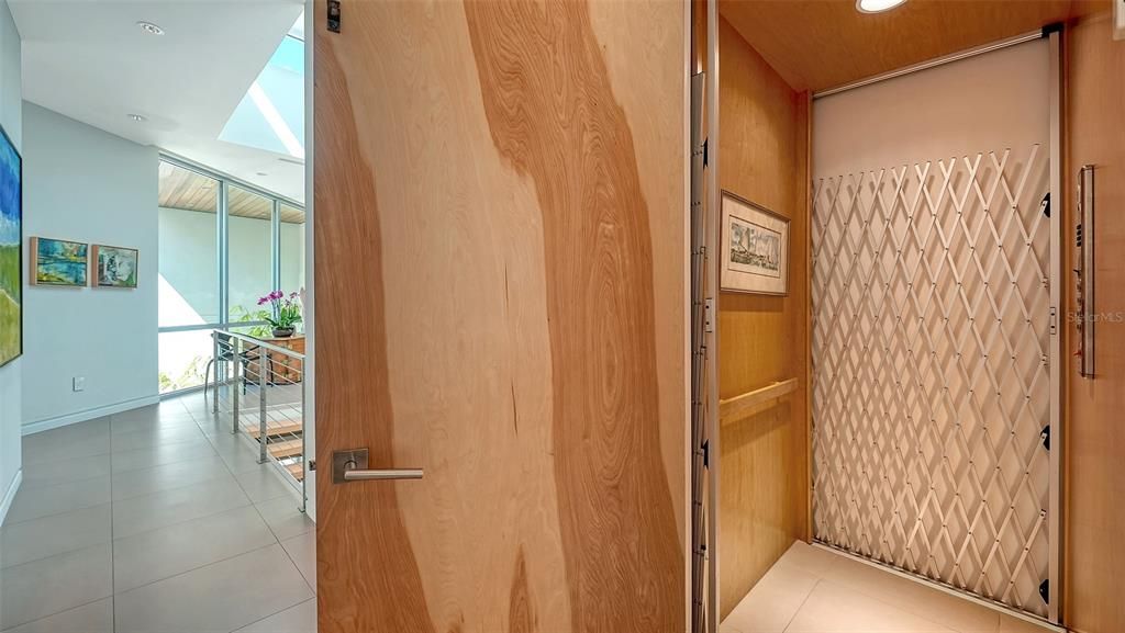 Active With Contract: $6,000,000 (4 beds, 3 baths, 3446 Square Feet)