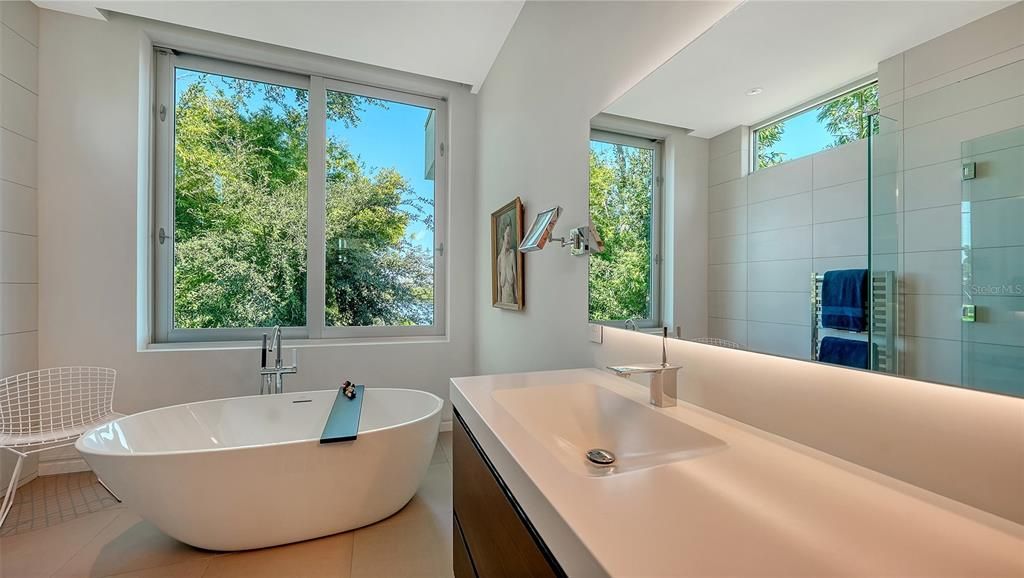 Active With Contract: $6,000,000 (4 beds, 3 baths, 3446 Square Feet)