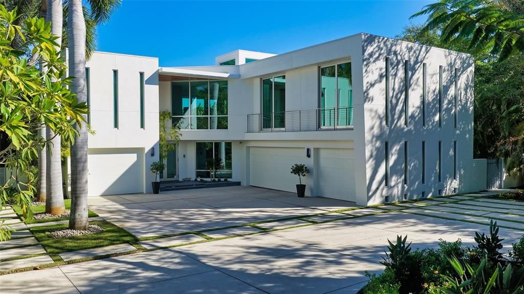 Active With Contract: $6,000,000 (4 beds, 3 baths, 3446 Square Feet)