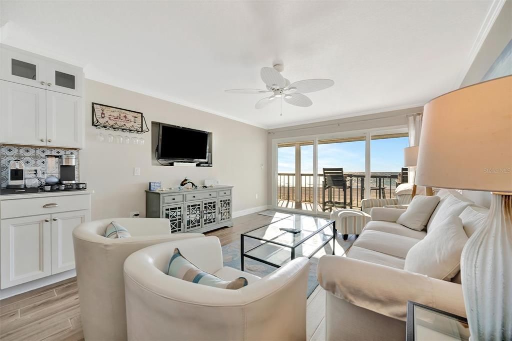 For Sale: $775,000 (2 beds, 2 baths, 1060 Square Feet)