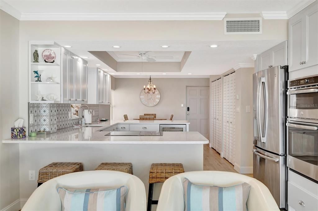 For Sale: $775,000 (2 beds, 2 baths, 1060 Square Feet)