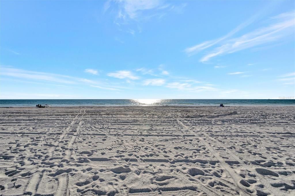 For Sale: $775,000 (2 beds, 2 baths, 1060 Square Feet)