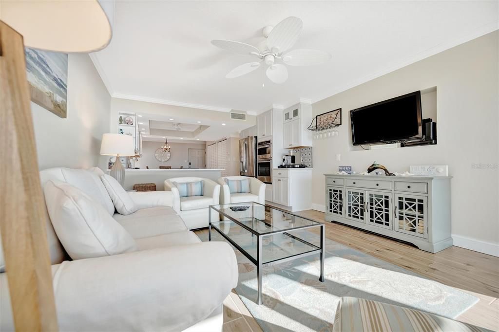 For Sale: $775,000 (2 beds, 2 baths, 1060 Square Feet)