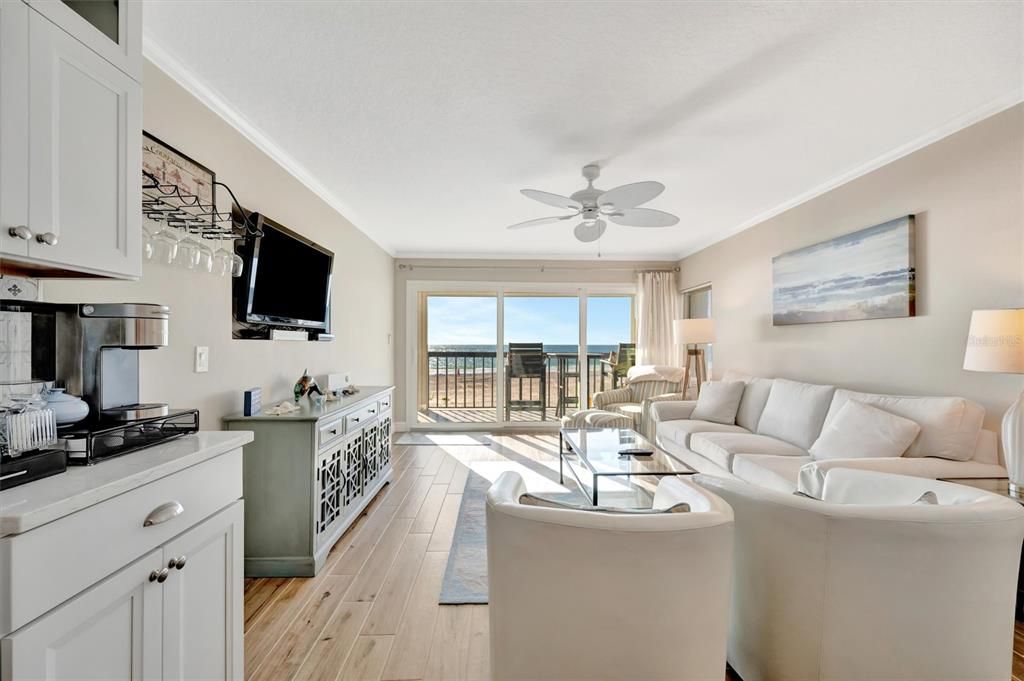 For Sale: $775,000 (2 beds, 2 baths, 1060 Square Feet)