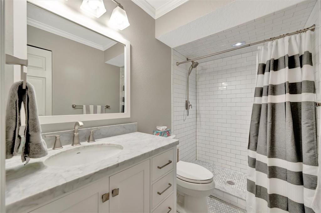 For Sale: $775,000 (2 beds, 2 baths, 1060 Square Feet)