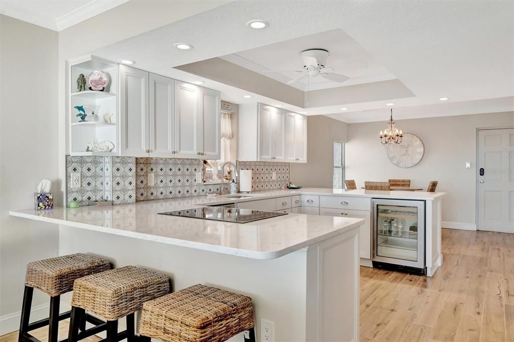 For Sale: $775,000 (2 beds, 2 baths, 1060 Square Feet)