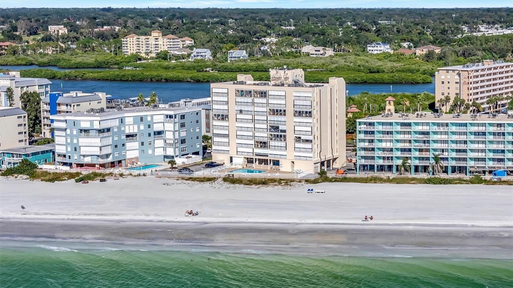 For Sale: $775,000 (2 beds, 2 baths, 1060 Square Feet)