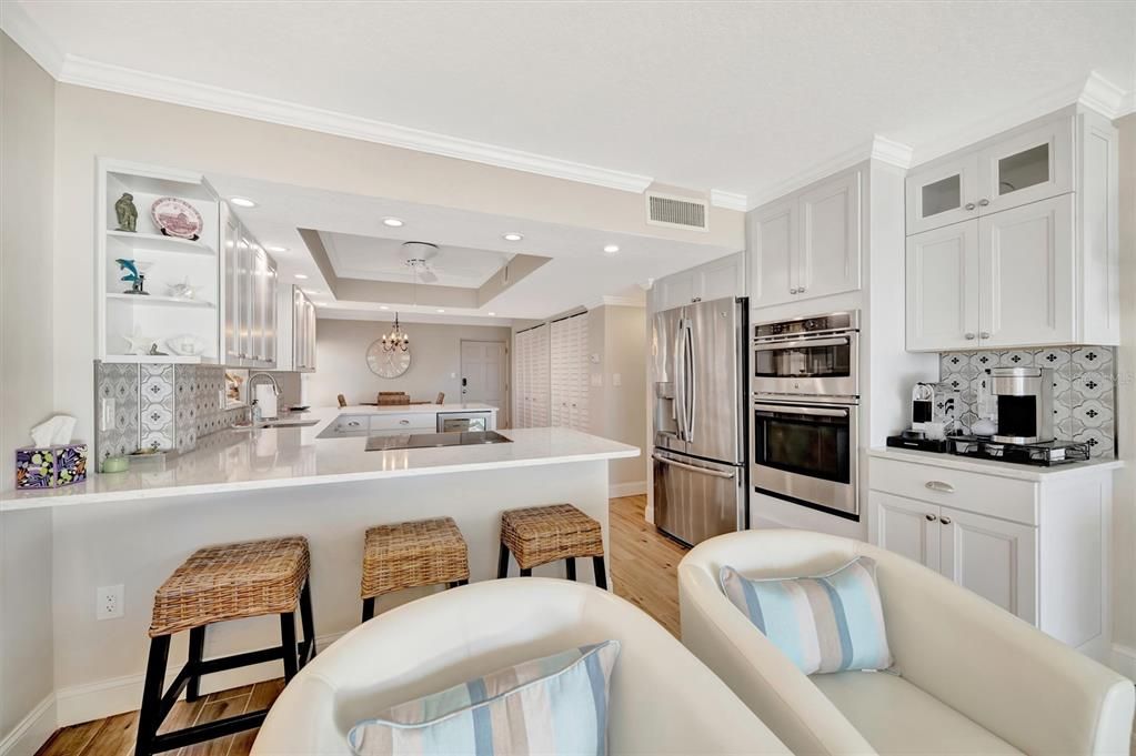 For Sale: $775,000 (2 beds, 2 baths, 1060 Square Feet)