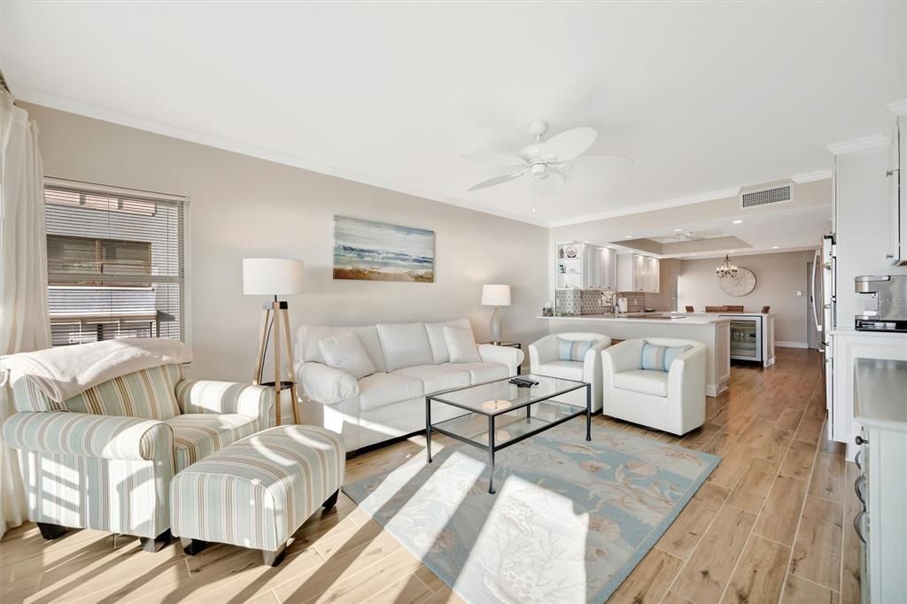 For Sale: $775,000 (2 beds, 2 baths, 1060 Square Feet)