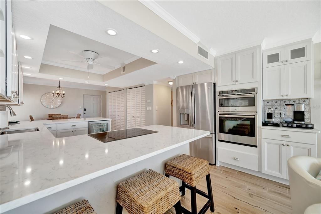 For Sale: $775,000 (2 beds, 2 baths, 1060 Square Feet)