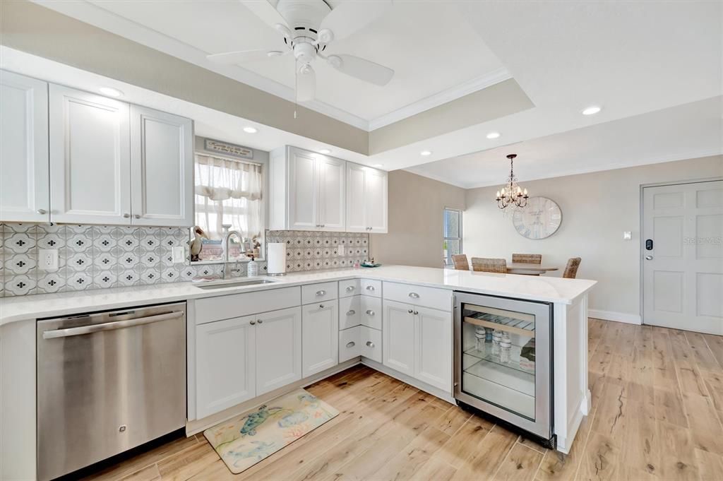 For Sale: $775,000 (2 beds, 2 baths, 1060 Square Feet)