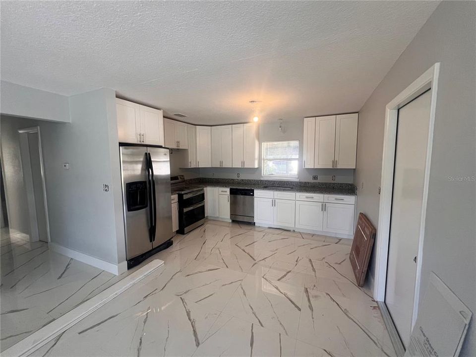 For Sale: $299,000 (3 beds, 2 baths, 1016 Square Feet)