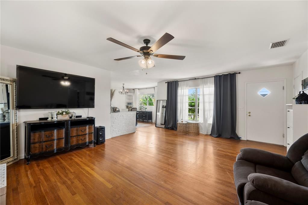 En Venta: $374,900 (3 camas, 1 baños, 1737 Pies cuadrados)