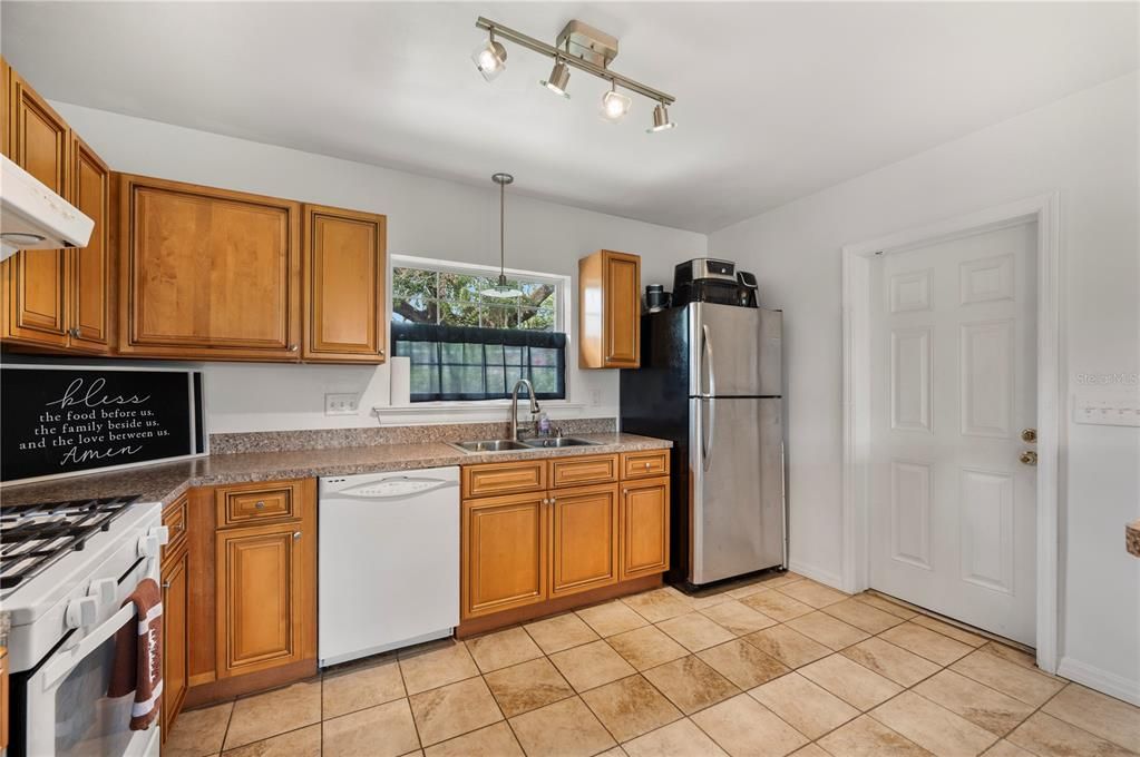 En Venta: $374,900 (3 camas, 1 baños, 1737 Pies cuadrados)