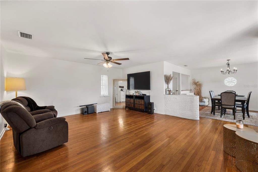 En Venta: $374,900 (3 camas, 1 baños, 1737 Pies cuadrados)