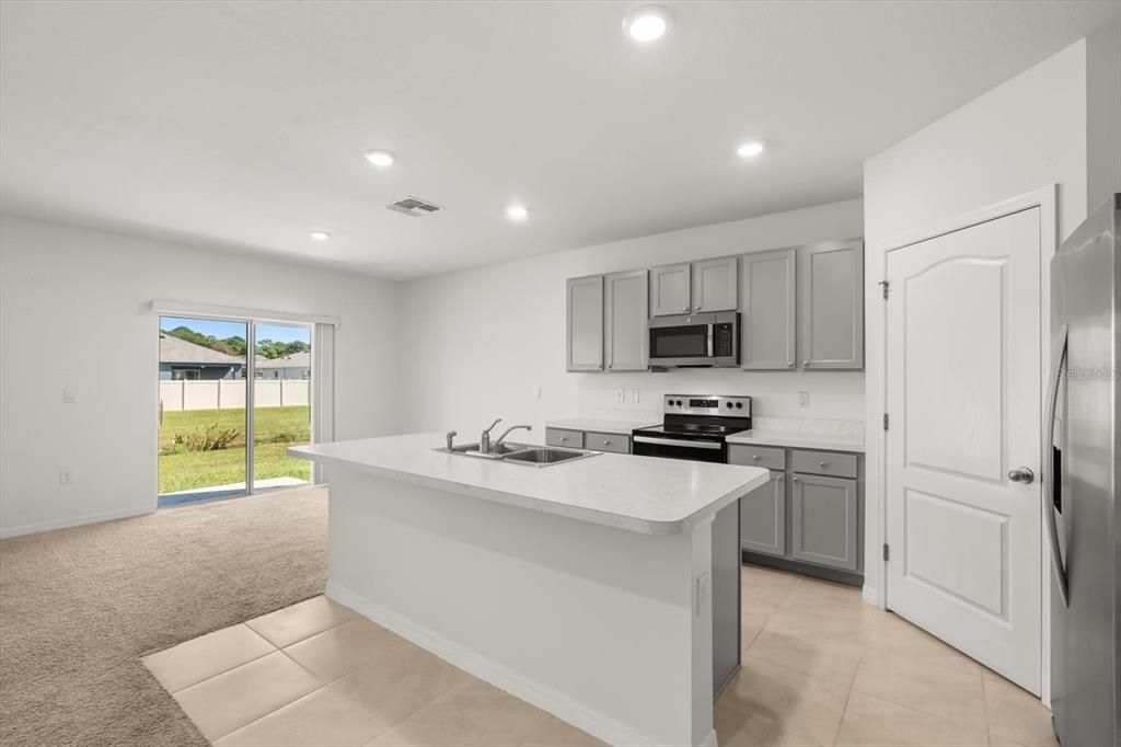 Active With Contract: $414,900 (5 beds, 3 baths, 2674 Square Feet)