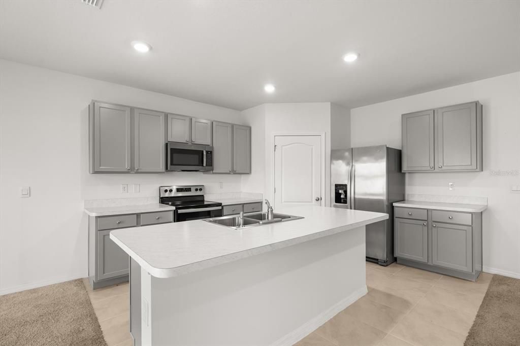 Active With Contract: $414,900 (5 beds, 3 baths, 2674 Square Feet)