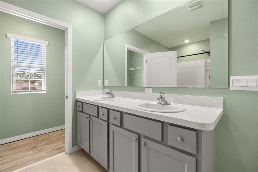 Active With Contract: $414,900 (5 beds, 3 baths, 2674 Square Feet)