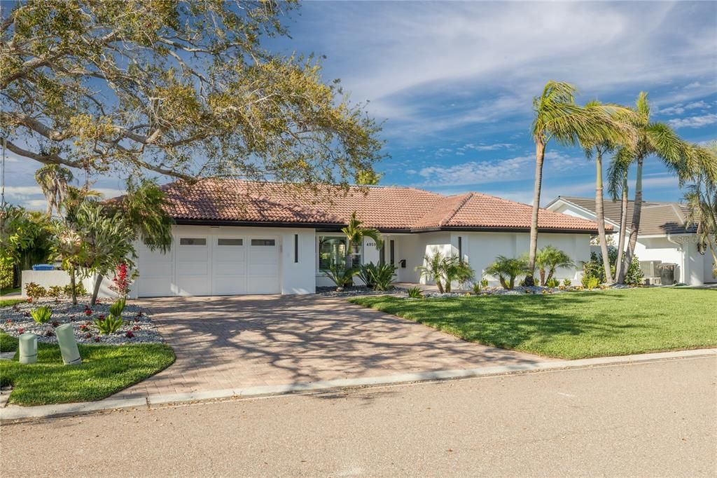 For Sale: $2,650,000 (4 beds, 3 baths, 3154 Square Feet)