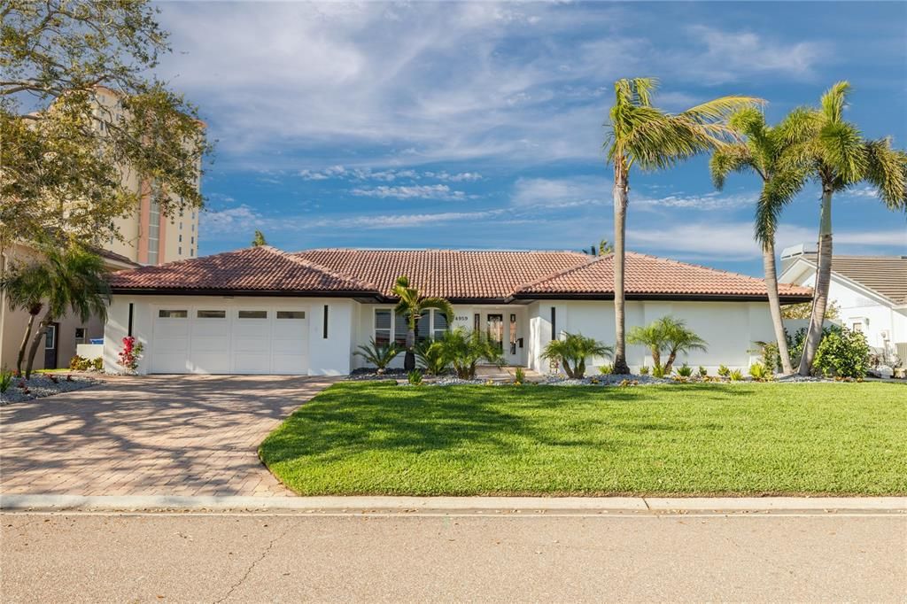 For Sale: $2,650,000 (4 beds, 3 baths, 3154 Square Feet)