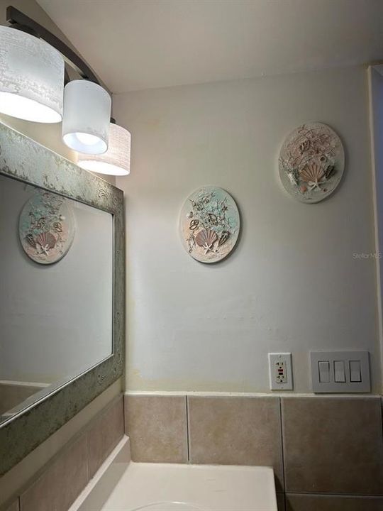 For Sale: $200,000 (2 beds, 2 baths, 987 Square Feet)