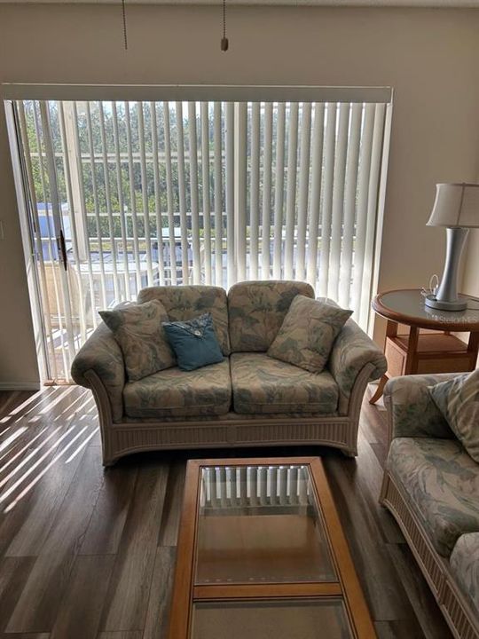 For Sale: $200,000 (2 beds, 2 baths, 987 Square Feet)