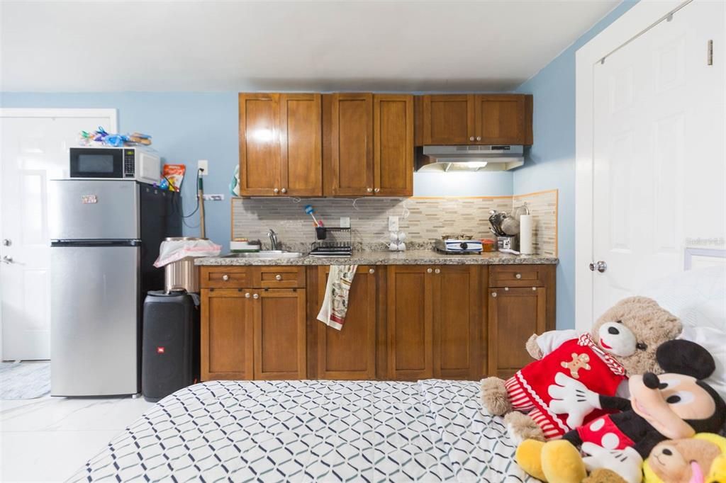 合同活跃: $369,900 (3 贝兹, 3 浴室, 1246 平方英尺)