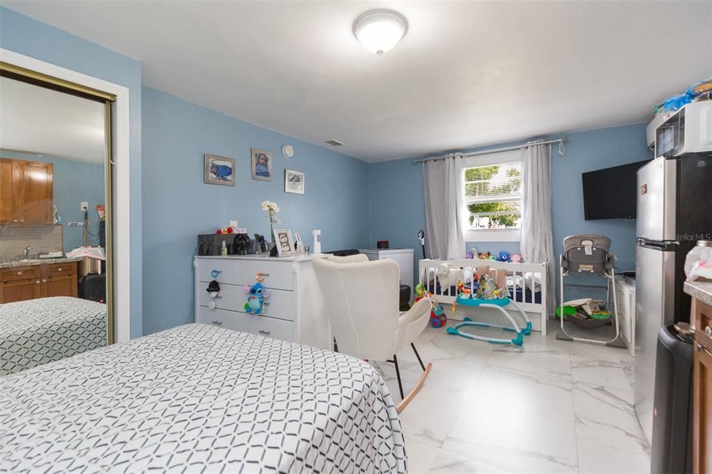 合同活跃: $369,900 (3 贝兹, 3 浴室, 1246 平方英尺)