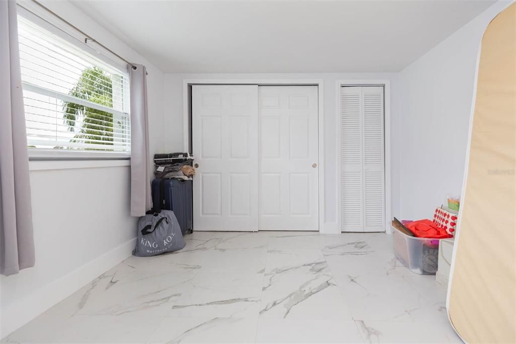 合同活跃: $369,900 (3 贝兹, 3 浴室, 1246 平方英尺)