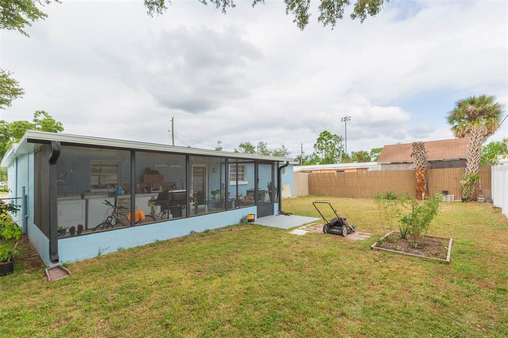 合同活跃: $369,900 (3 贝兹, 3 浴室, 1246 平方英尺)