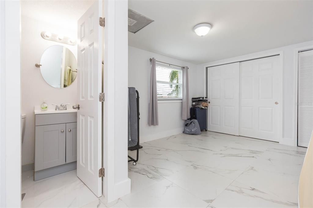 合同活跃: $369,900 (3 贝兹, 3 浴室, 1246 平方英尺)