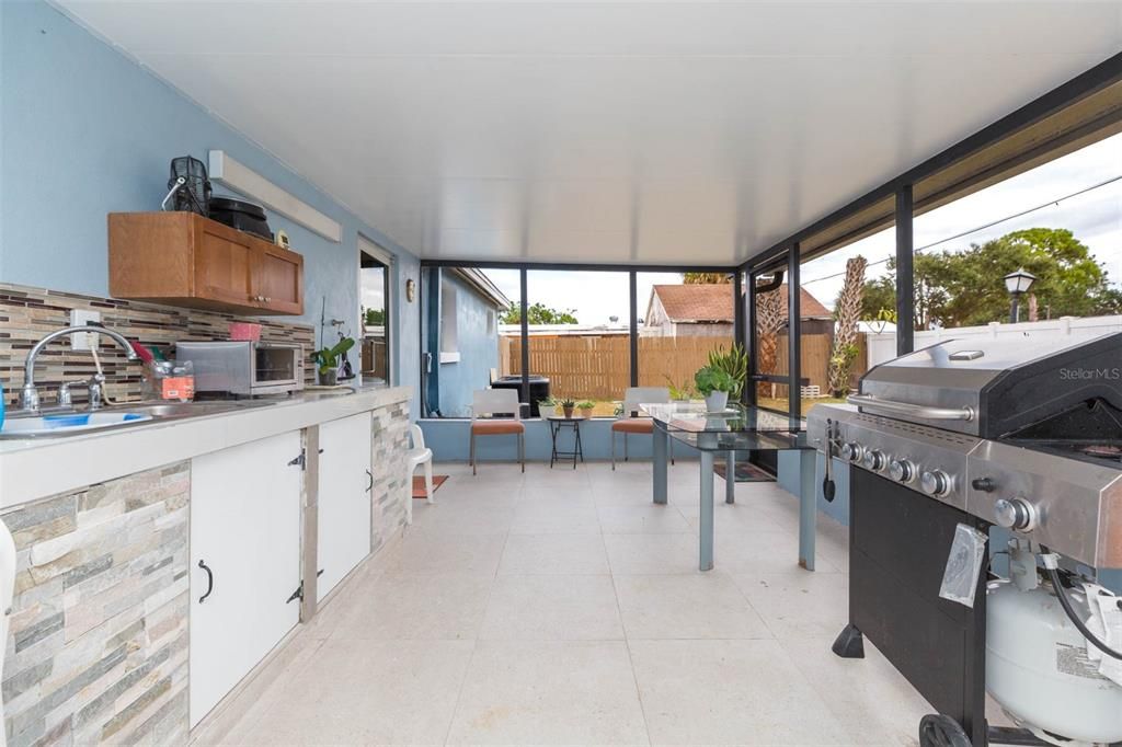 合同活跃: $369,900 (3 贝兹, 3 浴室, 1246 平方英尺)