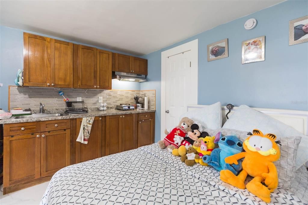 合同活跃: $369,900 (3 贝兹, 3 浴室, 1246 平方英尺)