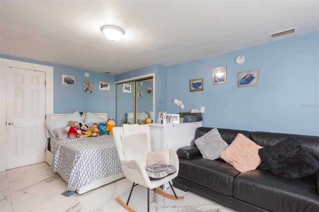 合同活跃: $369,900 (3 贝兹, 3 浴室, 1246 平方英尺)