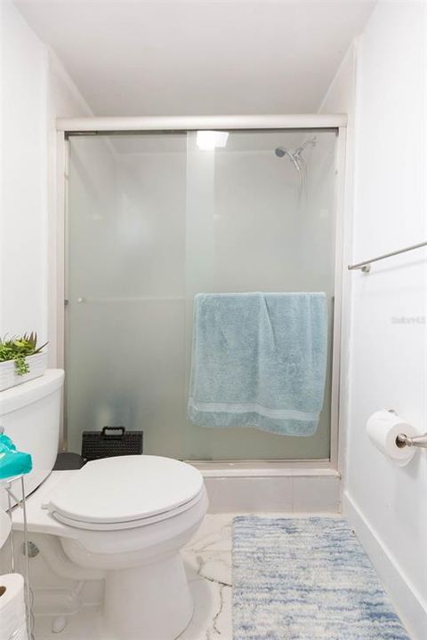 合同活跃: $369,900 (3 贝兹, 3 浴室, 1246 平方英尺)