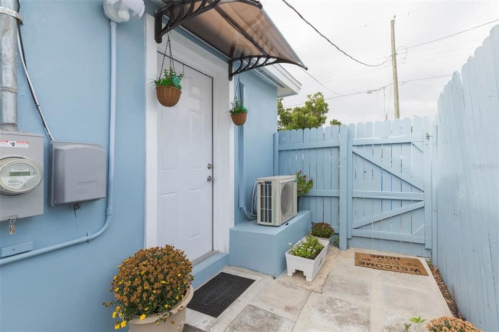 合同活跃: $369,900 (3 贝兹, 3 浴室, 1246 平方英尺)