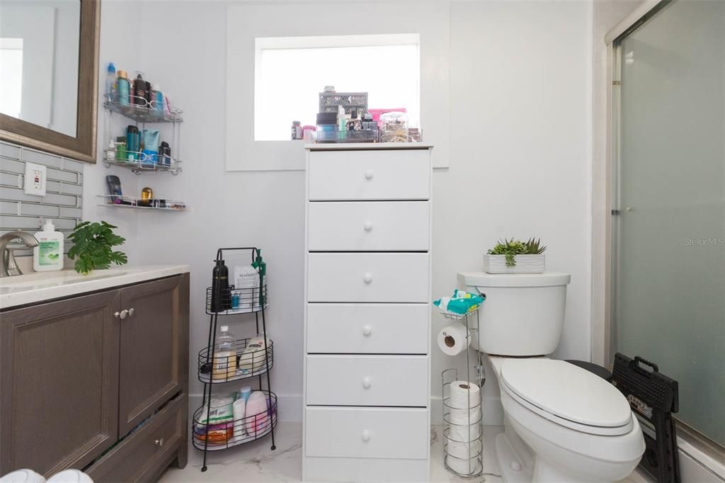 合同活跃: $369,900 (3 贝兹, 3 浴室, 1246 平方英尺)