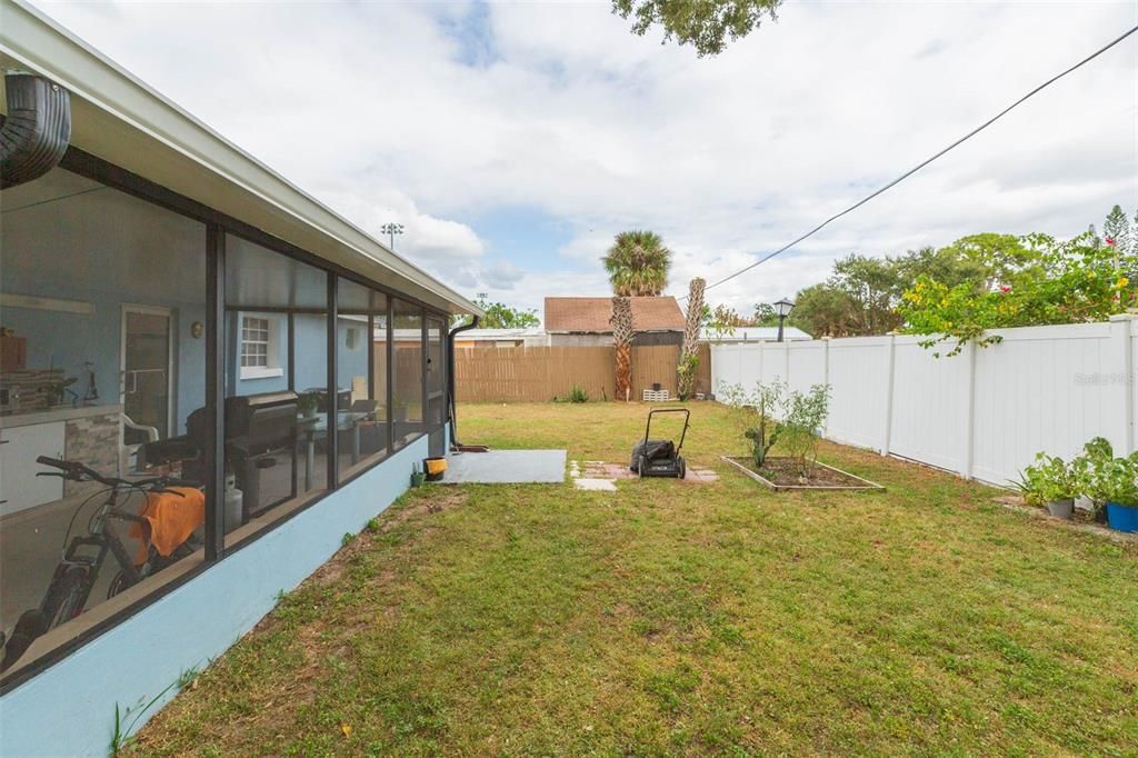 合同活跃: $369,900 (3 贝兹, 3 浴室, 1246 平方英尺)