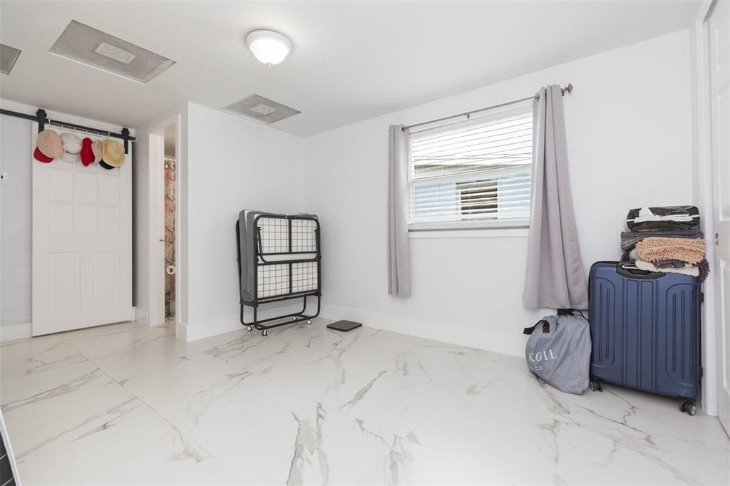 合同活跃: $369,900 (3 贝兹, 3 浴室, 1246 平方英尺)