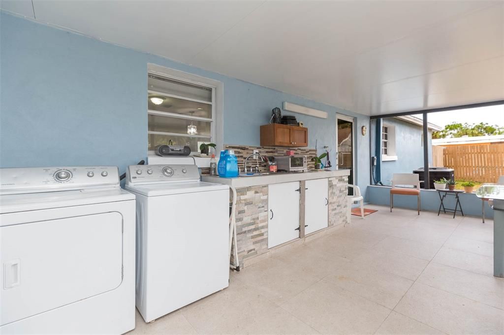 合同活跃: $369,900 (3 贝兹, 3 浴室, 1246 平方英尺)