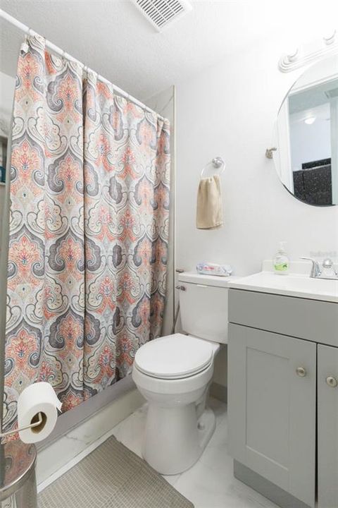 合同活跃: $369,900 (3 贝兹, 3 浴室, 1246 平方英尺)